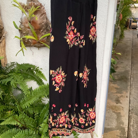 LIV LOS ANGELES Women’s Black Floral Embroidered Wide Leg Boho Style Pants - Picture 4 of 7
